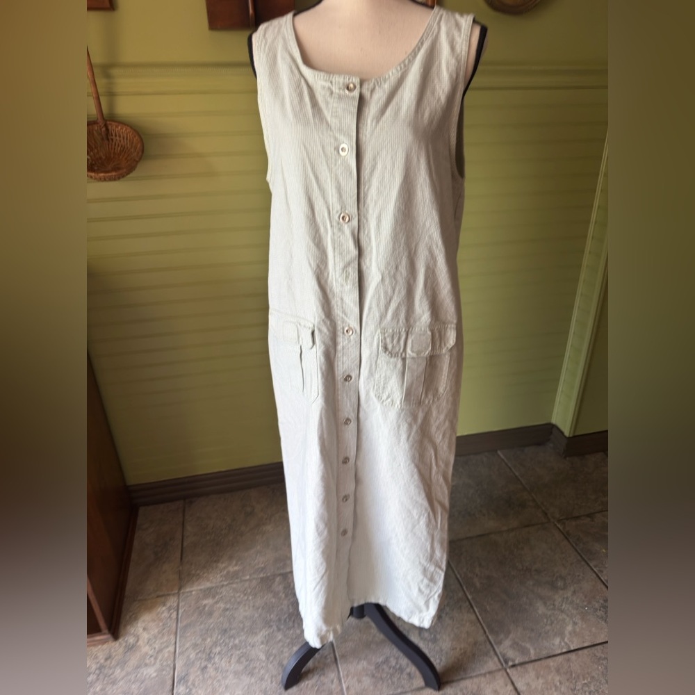 Sleeveless Button-Front Cream Dress with Pockets